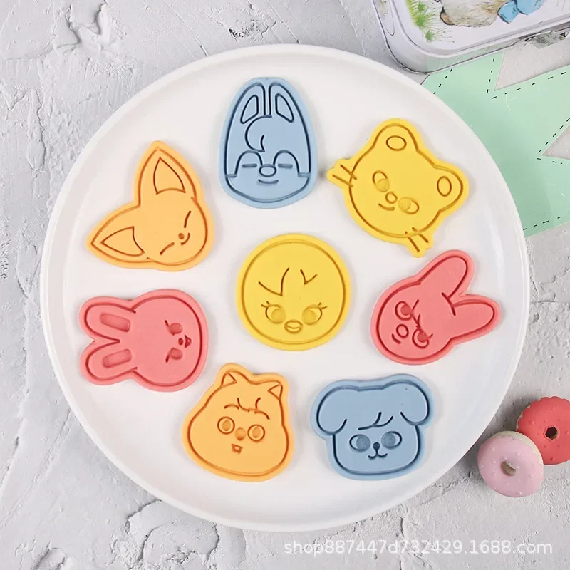 Kitchen Baking Cookies - Anime S-Stray K-Kids Images Cookie Cutter
